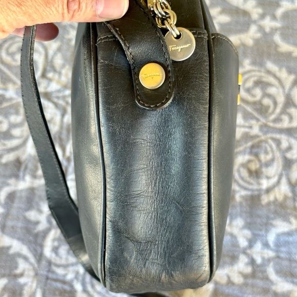 Beautiful Black Salvatore Ferragamo Leather Shoulder Bag - Picture 8 of 16